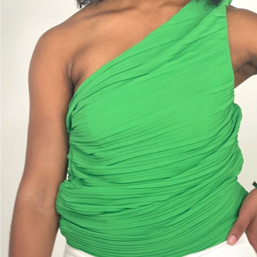 Chic One-Shoulder Green Top